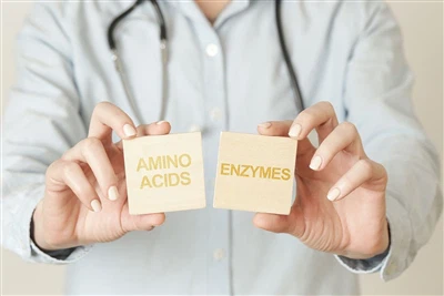 Důležitost výživy aminokyselin při pokládání krmiva slepice